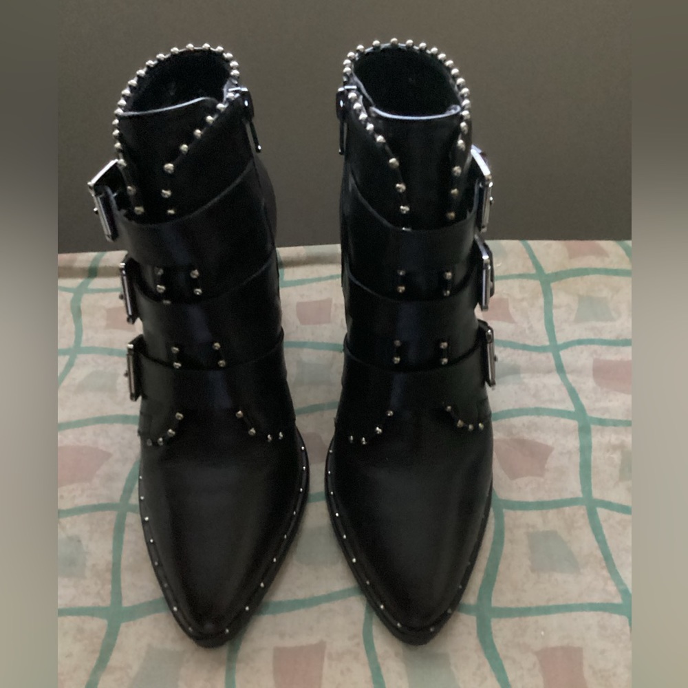Steve Madden Hubble Black Booties